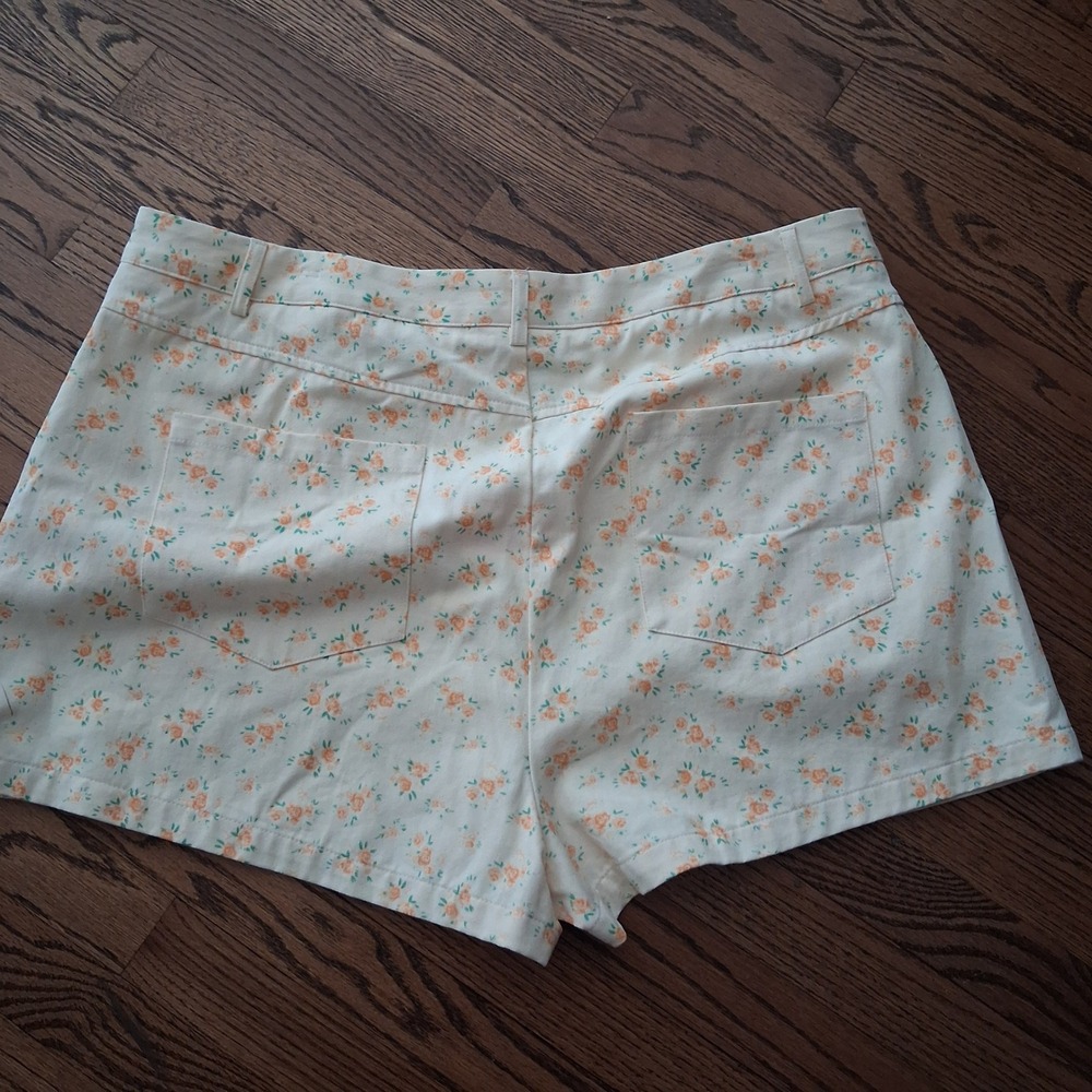 Cider Women Cream Orange Floral High Waisted Denim Shorts 2XL NWT Cottagecore - Picture 5 of 5